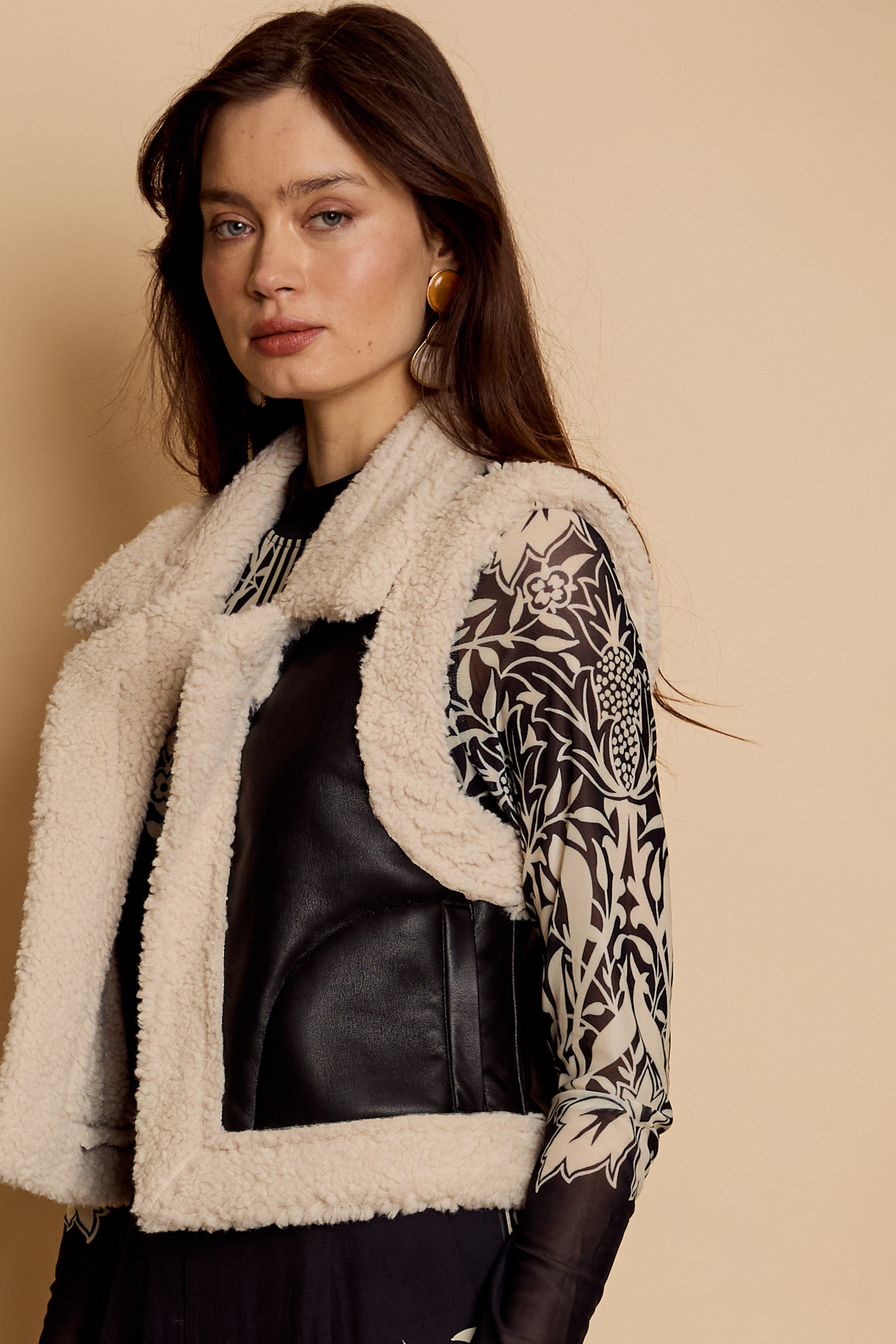 Cove Vest in Cream / Black
