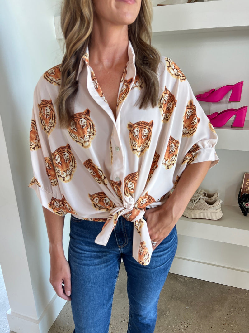 Oversized Button Shirt with Tiger Print - A chic and bold fashion choice featuring a striking tiger print, perfect for adding a fierce and exotic touch to your outfit.