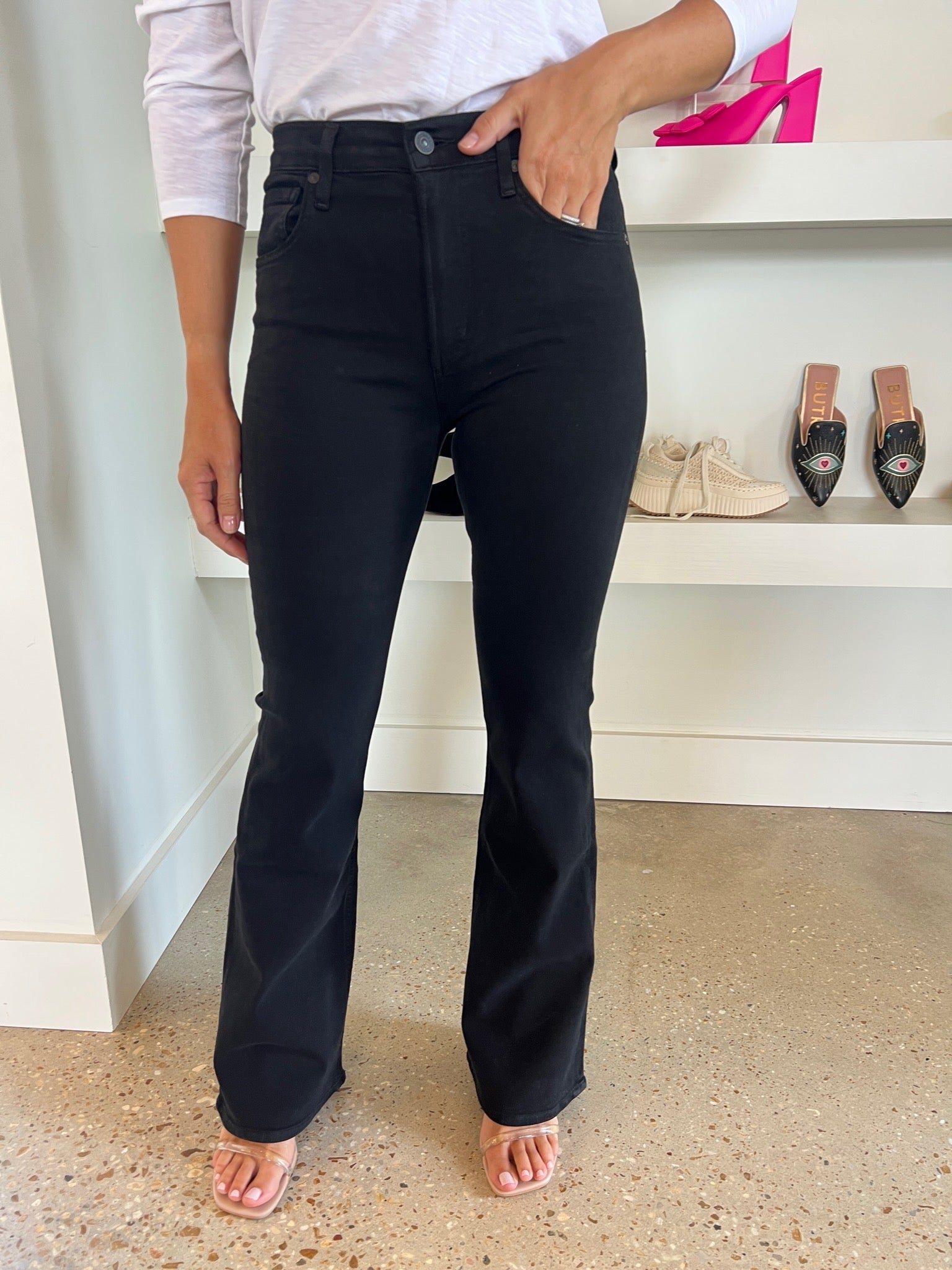 Citizens of Humanity Plush Black Isola Flare - Stylish and comfortable black jeans with a flattering flare leg design and a 32-inch inseam, perfect for versatile and fashionable outfit choices.