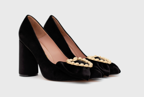 Black Fanny Pump
