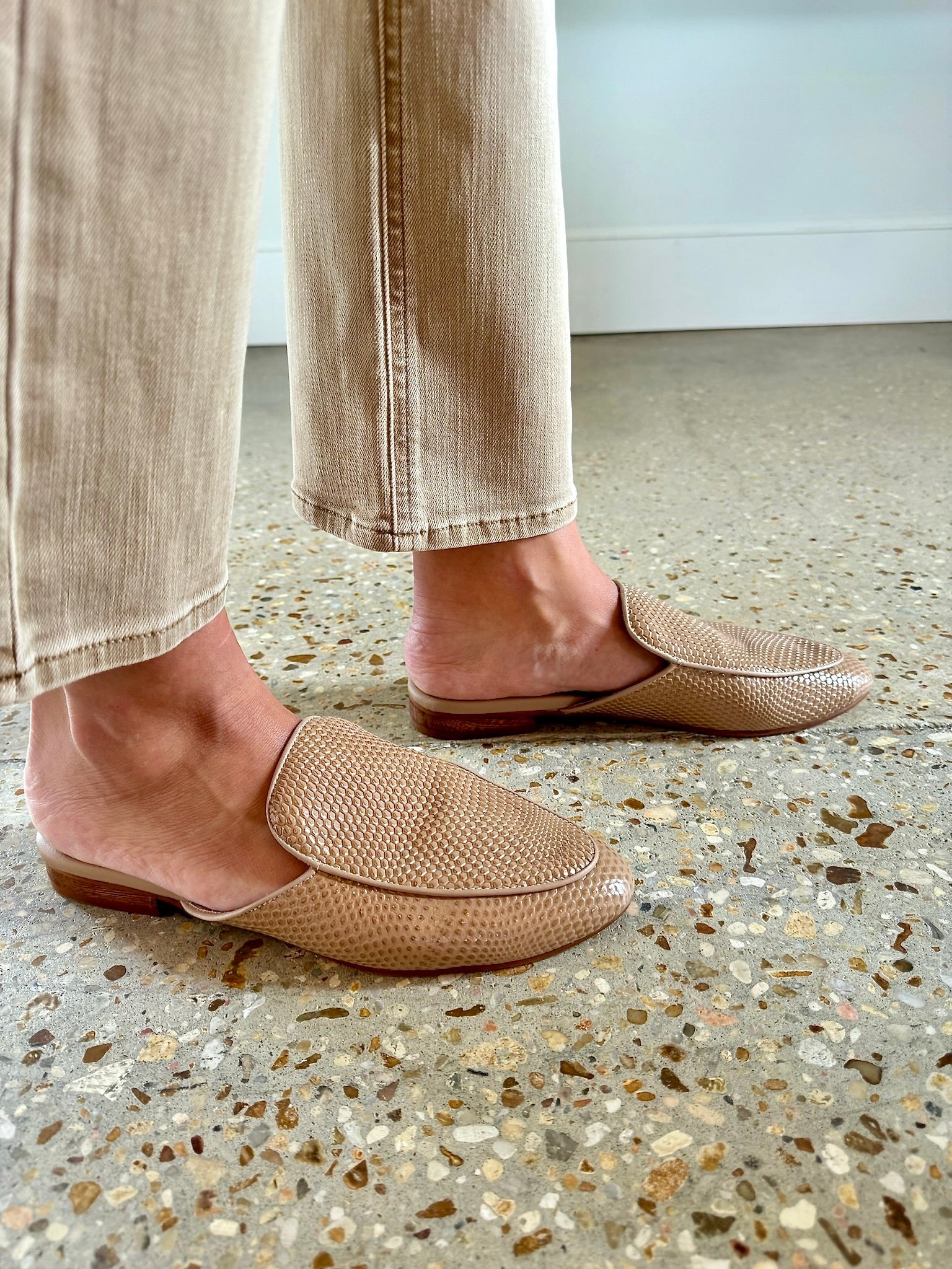 Almond Sardinia Leather Mule - Amor Lafayette