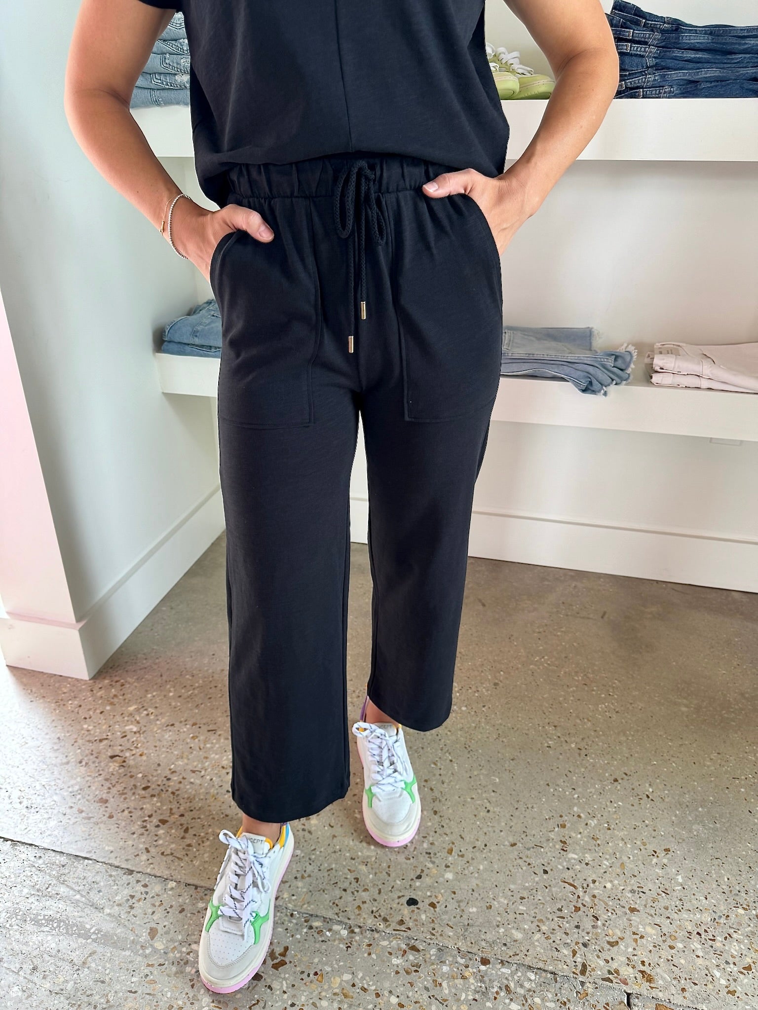 Black Cropped Pull On Pant - Amor Lafayette