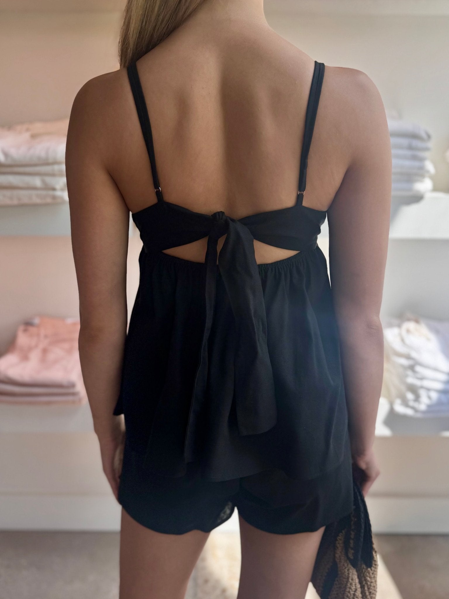 Black Isla Linen Blend Shorts - Amor Lafayette