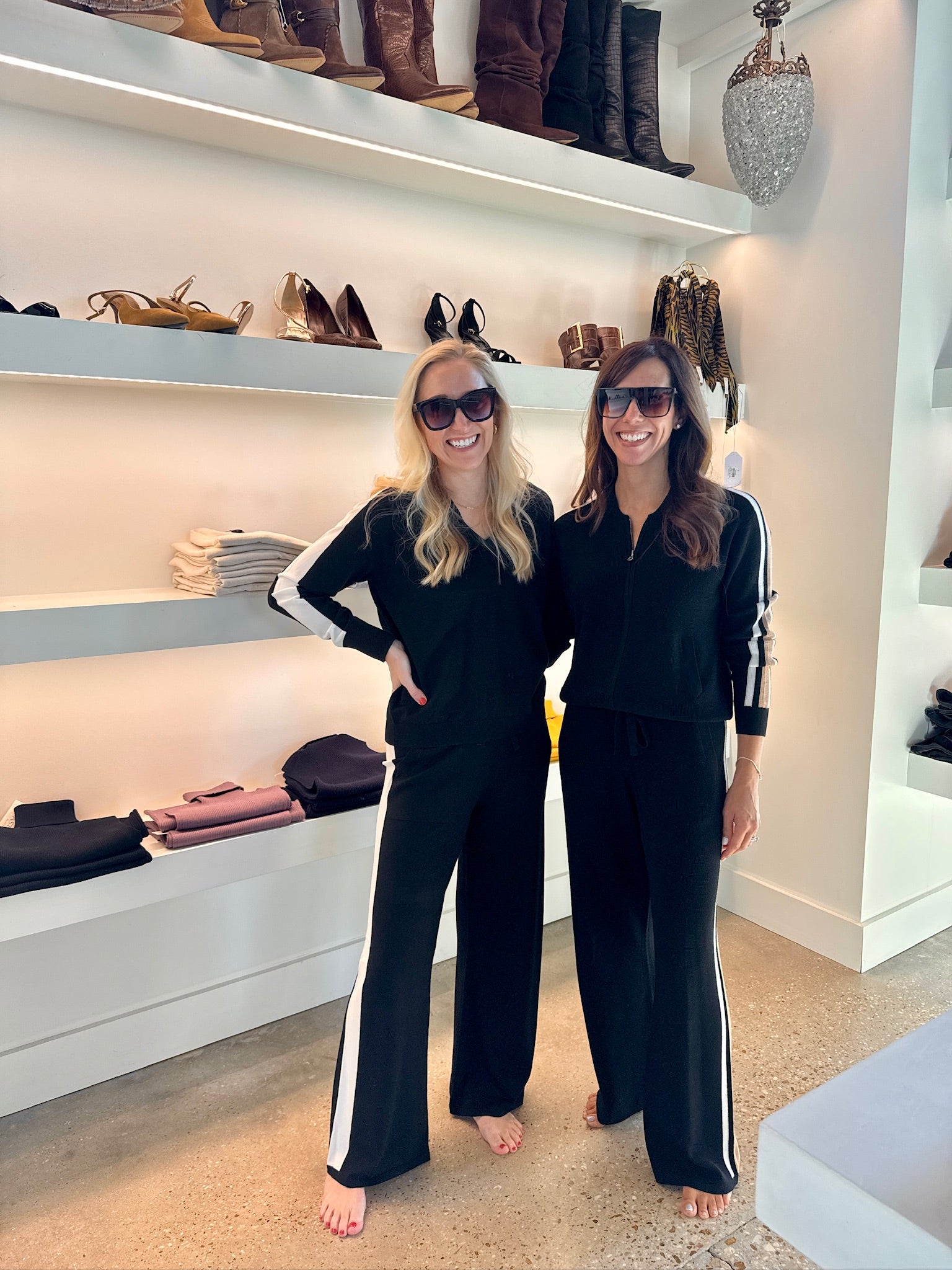 Black Single Stripe Vneck - Amor Lafayette