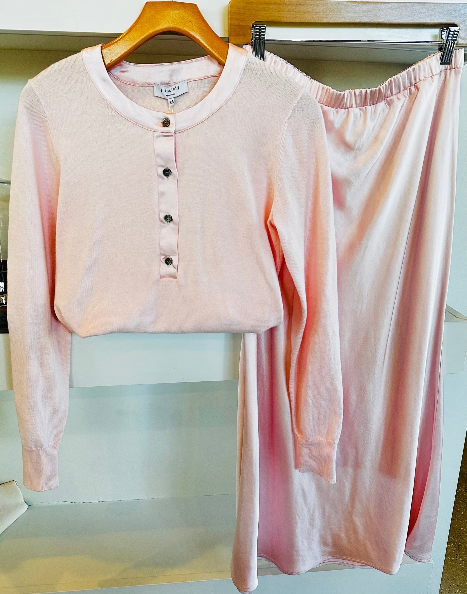 Blush Satin Trimmed Henley - Amor Lafayette