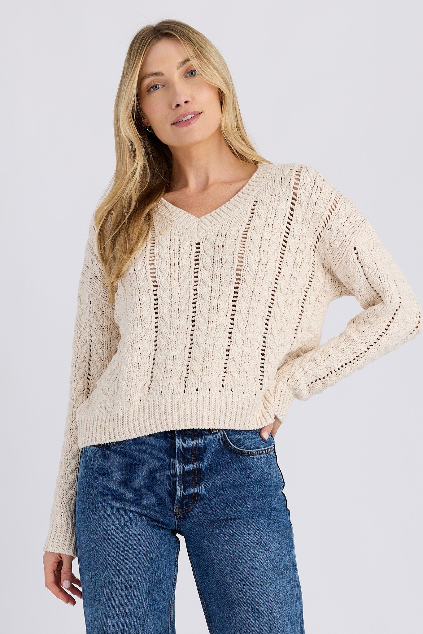 CAL Cream VNECK PULLOVER - Amor Lafayette