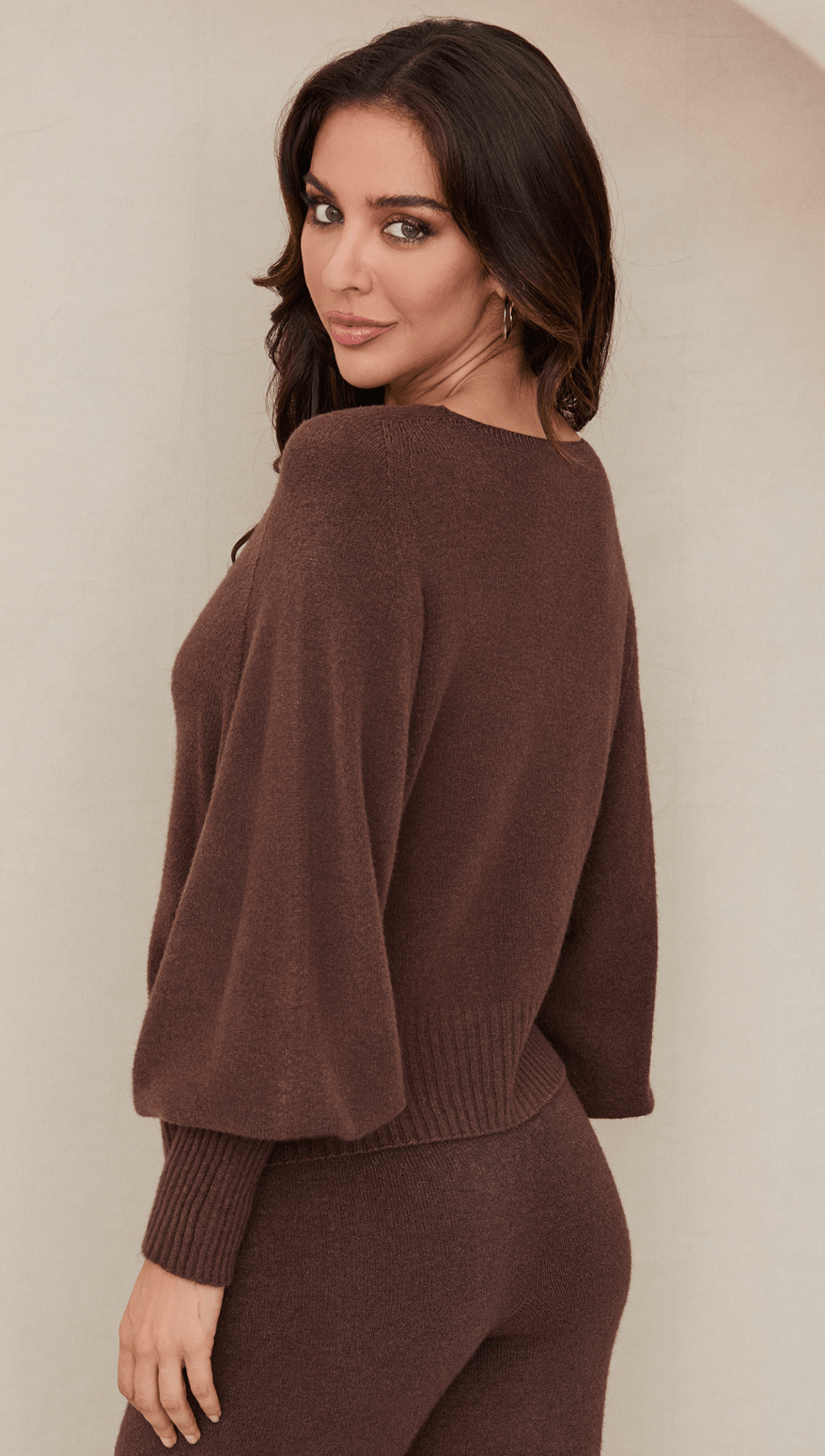 Chocolate Bubble Sleeve V Neck Sweater - Amor Lafayette