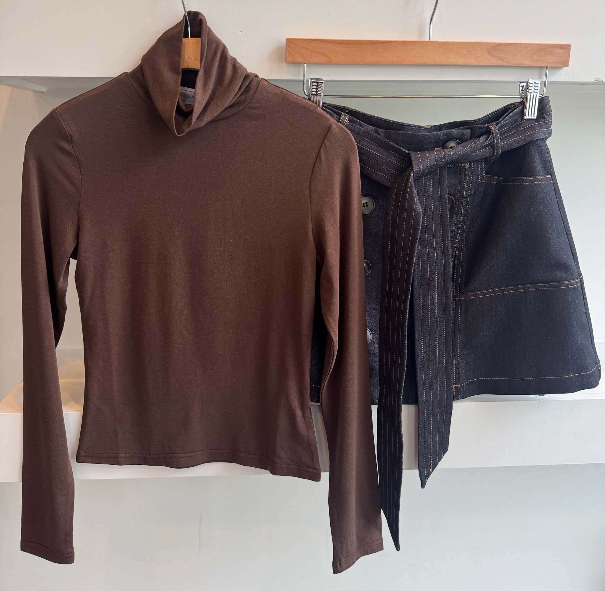 CORALIE LONG SLEEVE Oak TURTLENECK KNIT TOP - Amor Lafayette