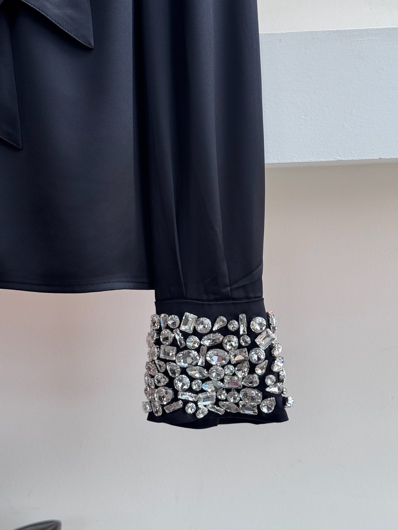 Jet VERONICA BOW BLOUSE WITH EMBELLISHMENT - Amor Lafayette