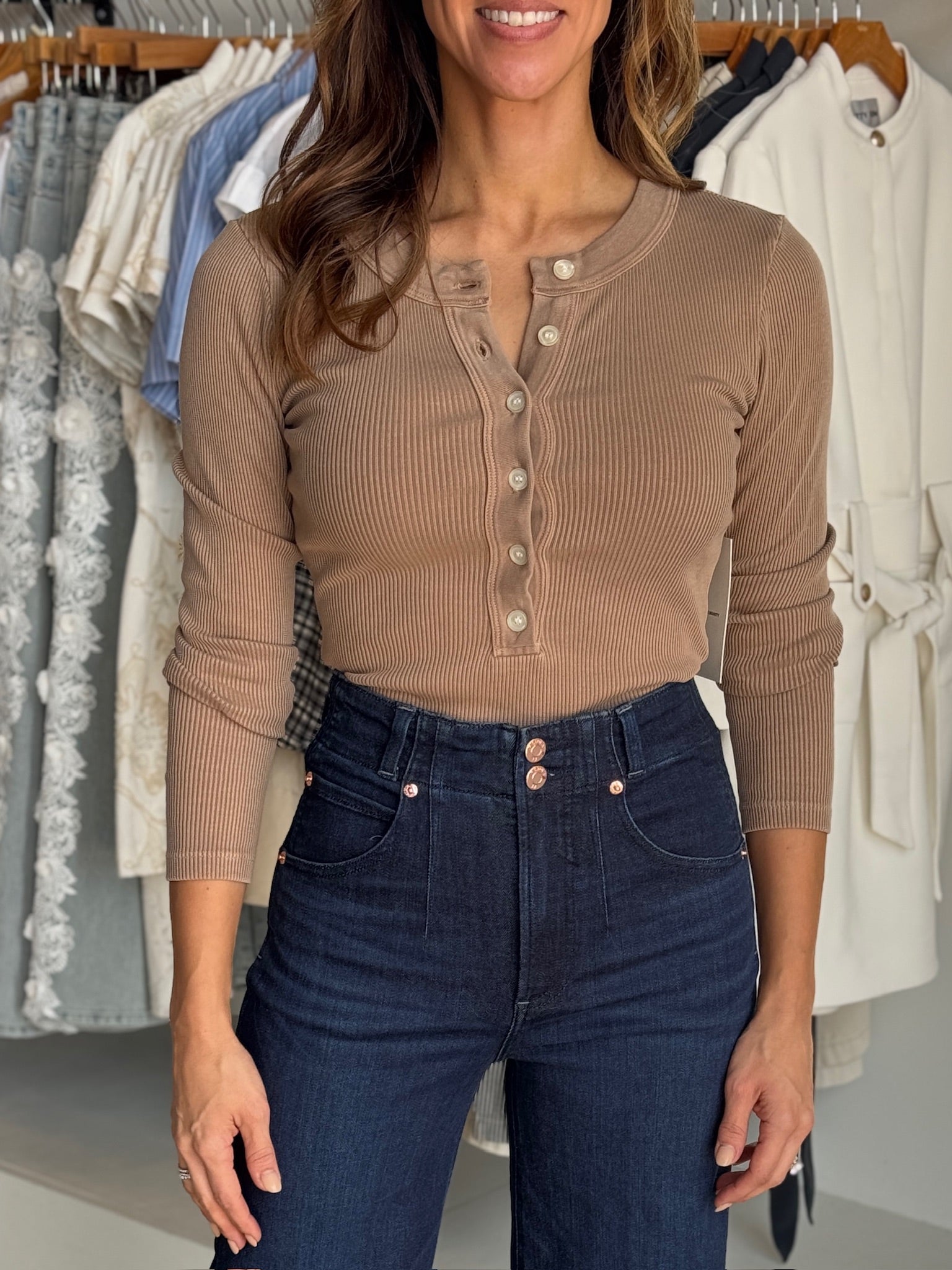 Moth Varra Henley - Amor Lafayette