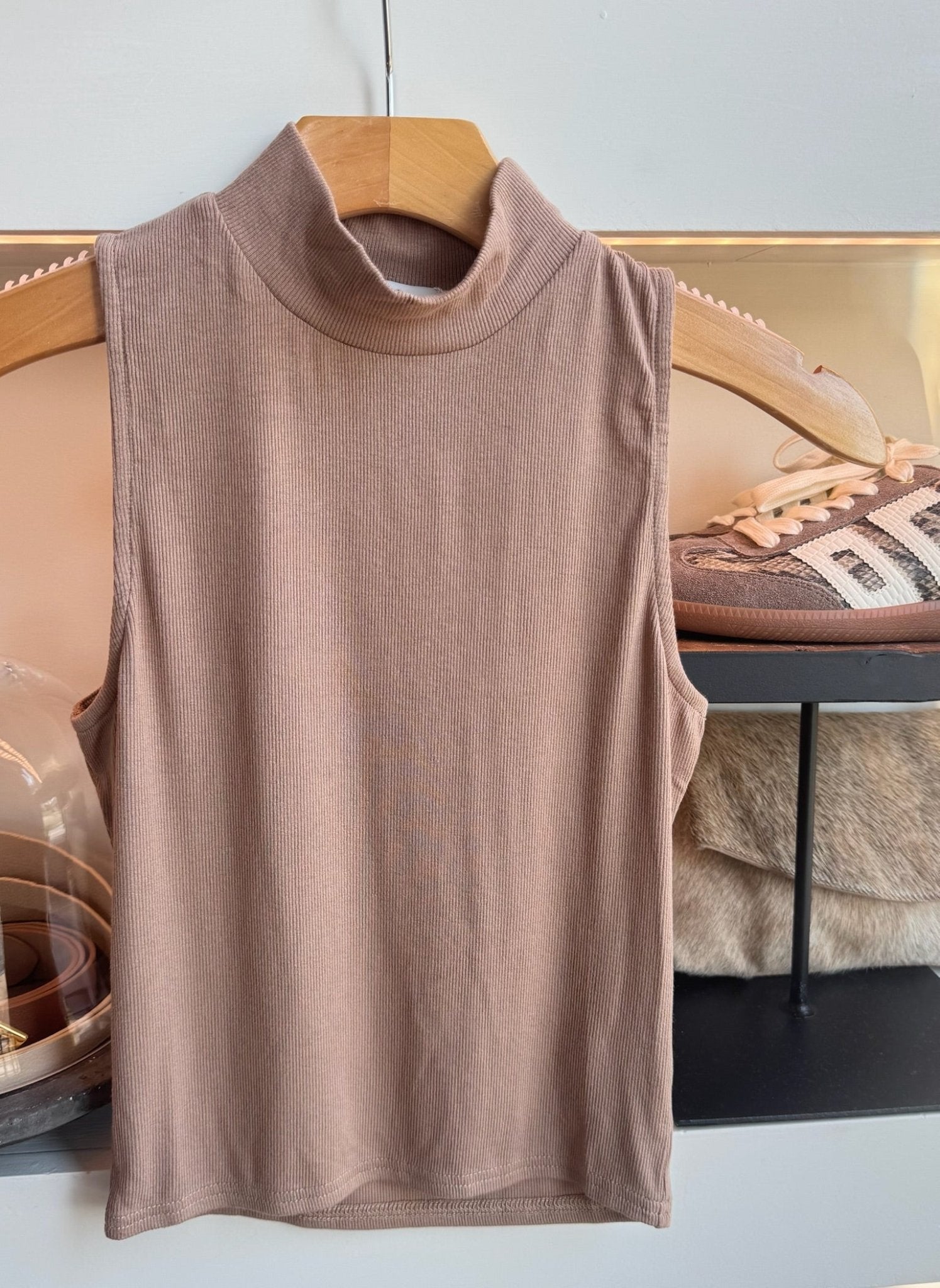 Oak Ronan Sleeveless Top - Amor Lafayette