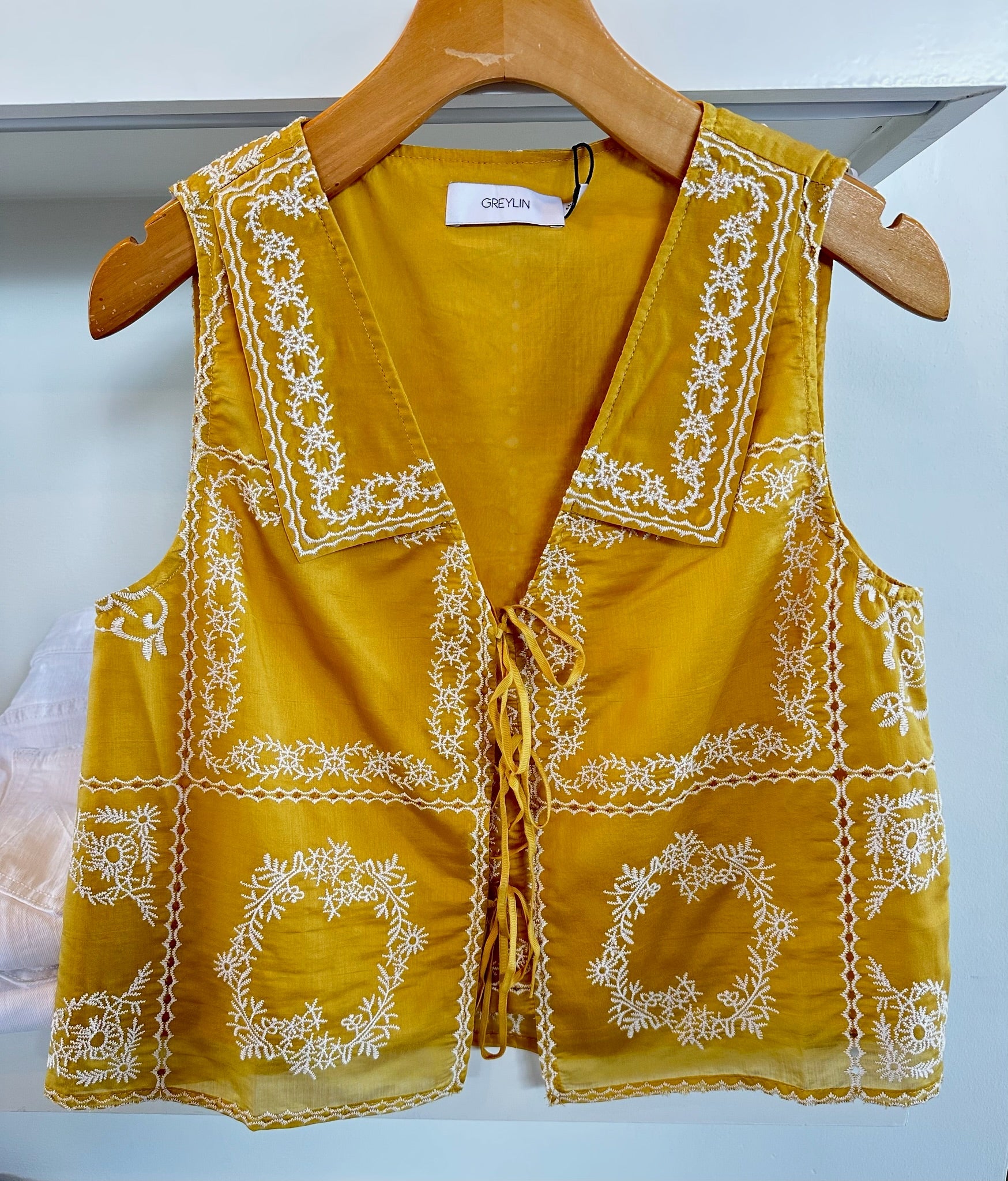 Pineapple Santia Embroidered Top - Amor Lafayette
