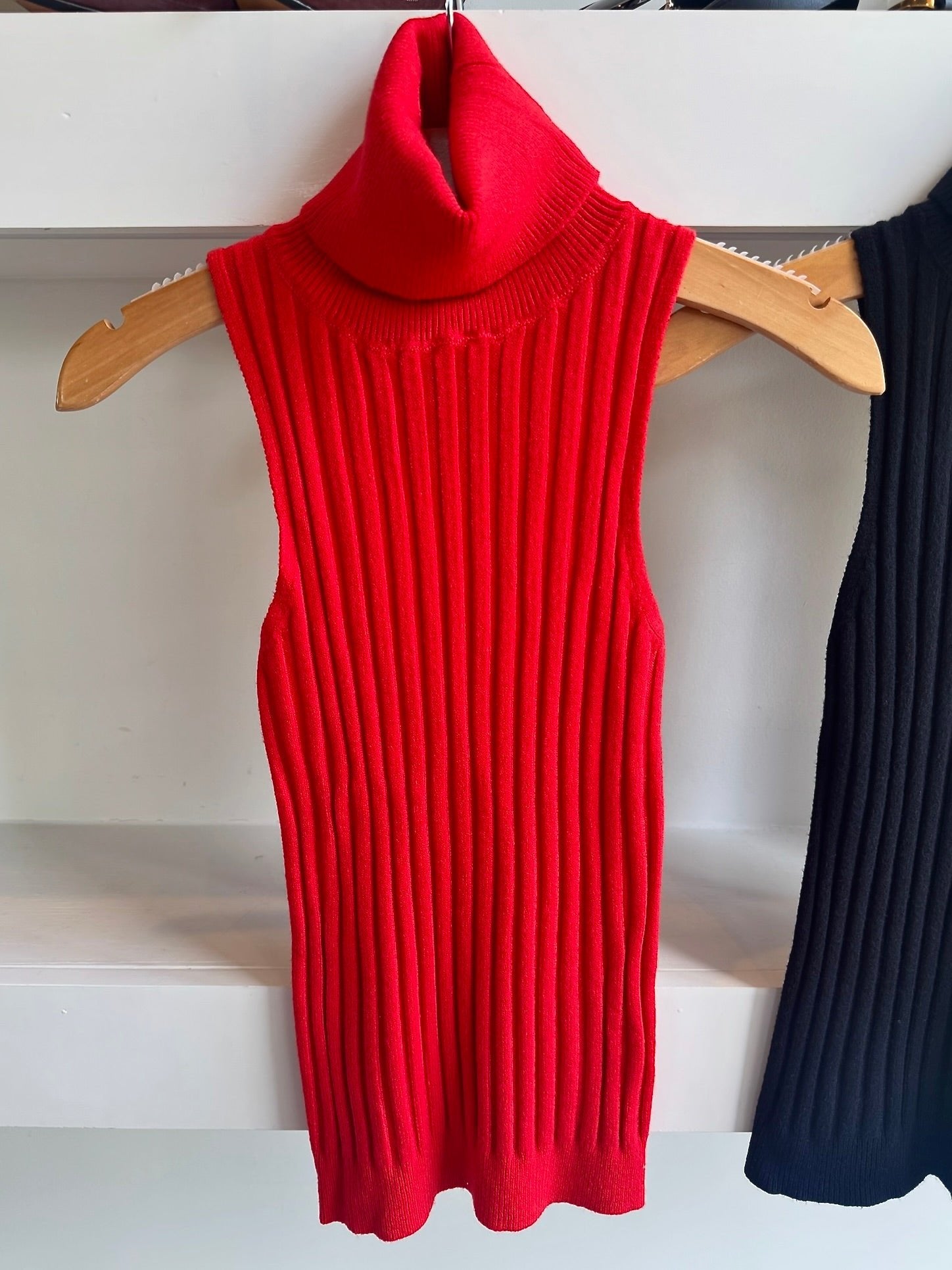 Red Ben Turtleneck - Amor Lafayette