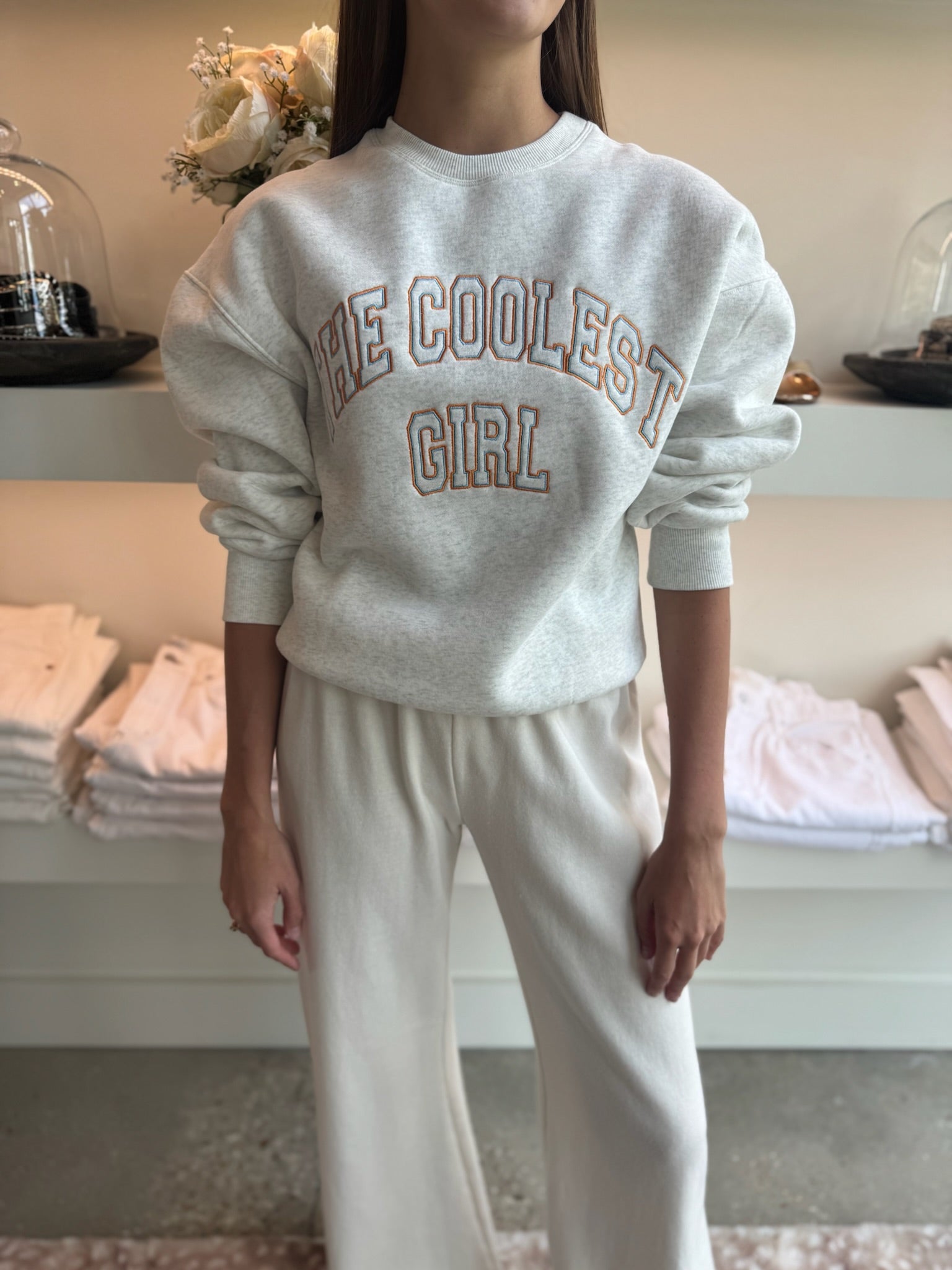 Sweat Large Brode Coolest Girl in Light Grey - Amor Lafayette