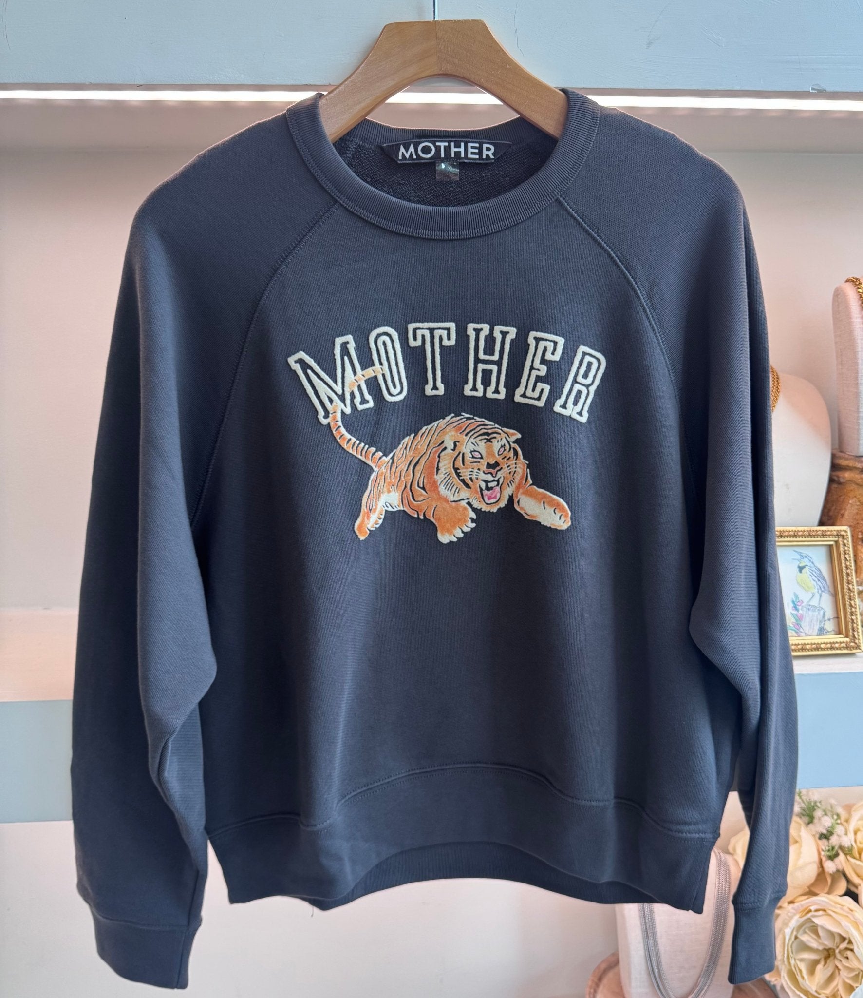 THE CONCERT SWEATSHIRT - Amor Lafayette