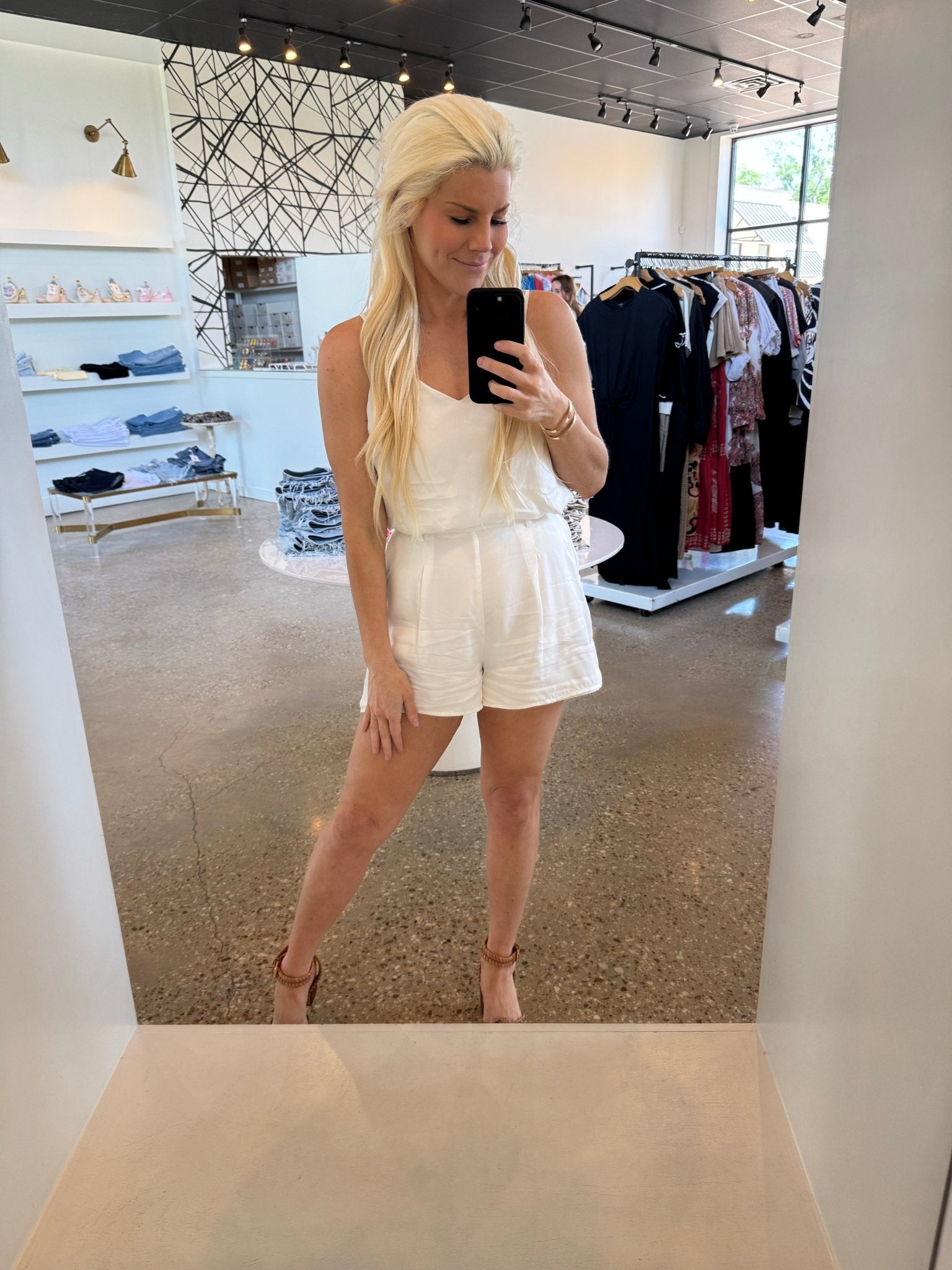 White Heritage Pleated Shorts - Amor Lafayette