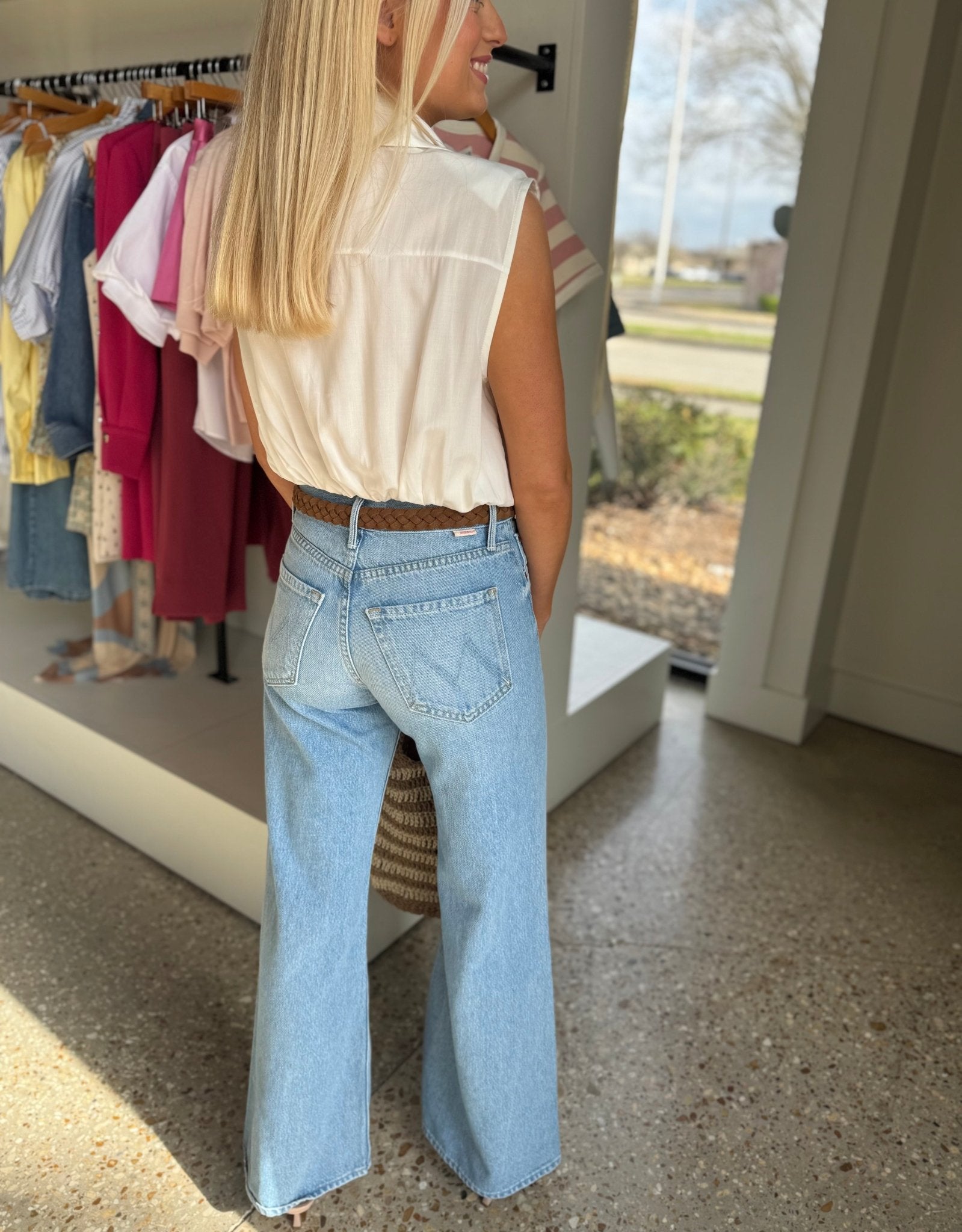 White Sleeveless Collared Top - Amor Lafayette